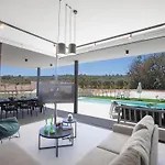 Geraeumige Mit Grossem Garten Und Pool By Interhome *