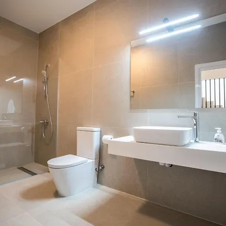 Semesterbostad Geraeumige Mit Grossem Garten Und Pool By Interhome *