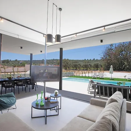 Geraeumige Mit Grossem Garten Und Pool By Interhome *