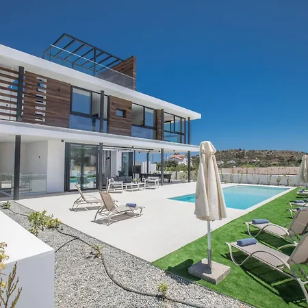 Geraeumige Mit Grossem Garten Und Pool By Interhome *