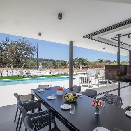 Geraeumige Mit Grossem Garten Und Pool By Interhome * Protaras