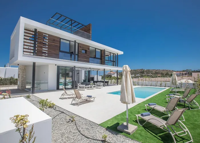 Geraeumige Mit Grossem Garten Und Pool By Interhome *