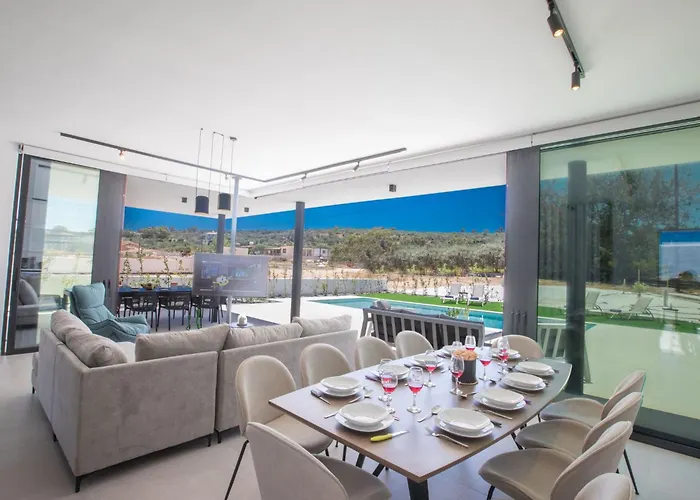 Holiday home Geraeumige Mit Grossem Garten Und Pool By Interhome