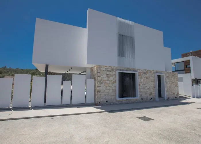 Geraeumige Mit Grossem Garten Und Pool By Interhome Case de vacanță Protaras