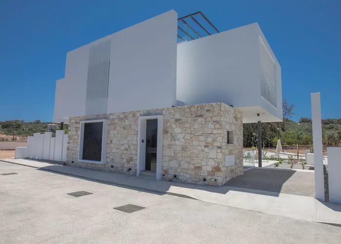 Geraeumige Mit Grossem Garten Und Pool By Interhome Holiday home *