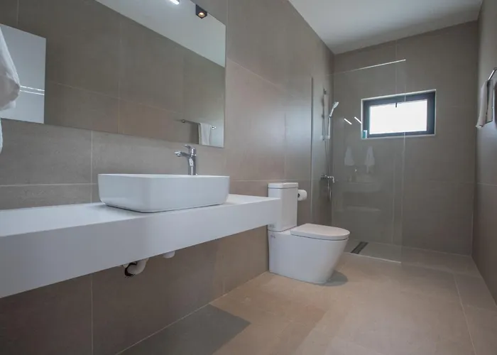 Case de vacanță Geraeumige Mit Grossem Garten Und Pool By Interhome Protaras