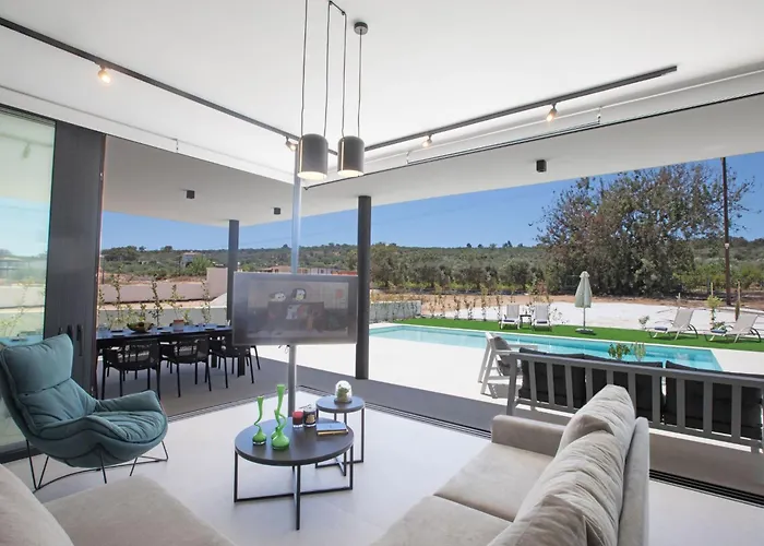 Geraeumige Mit Grossem Garten Und Pool By Interhome *