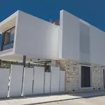 Hébergement de vacances Geraeumige Mit Grossem Garten Und Pool By Interhome *