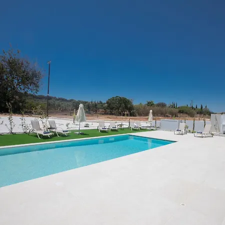 Geraeumige Mit Grossem Garten Und Pool By Interhome