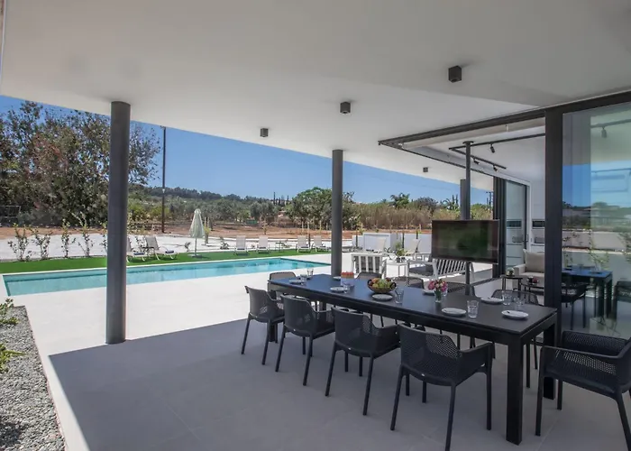 Geraeumige Mit Grossem Garten Und Pool By Interhome Protarász