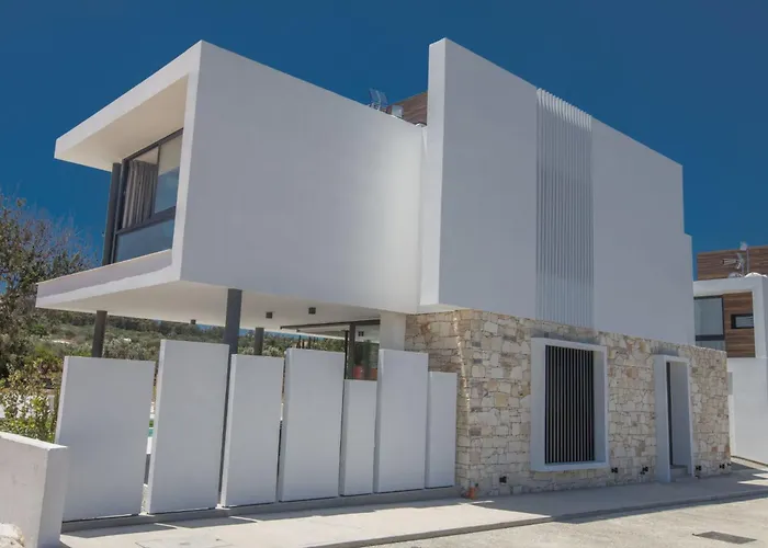 Nyaraló Geraeumige Mit Grossem Garten Und Pool By Interhome *