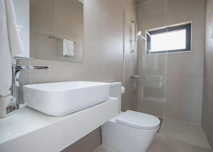 Geraeumige Mit Grossem Garten Und Pool By Interhome Nyaraló Protarász