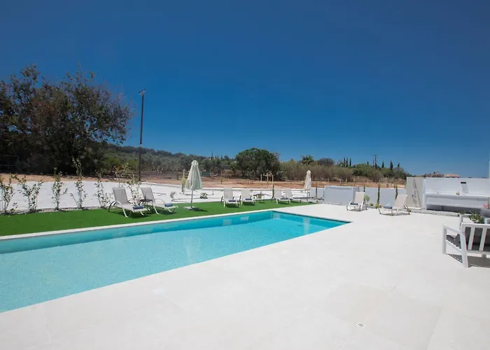 Geraeumige Mit Grossem Garten Und Pool By Interhome