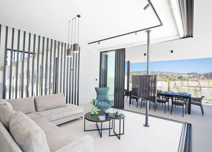 Nyaraló Geraeumige Mit Grossem Garten Und Pool By Interhome